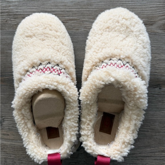 UGG Cream and Red Platform Shoes - Picture 6 of 7